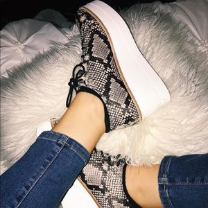 Never worn before Steve Madden snakeskin sneakers